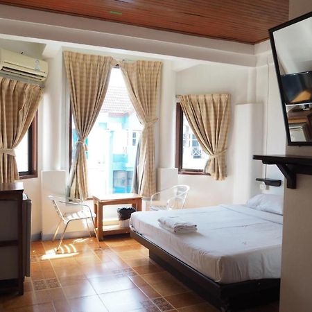 Relax Guesthouse Patong Exterior photo