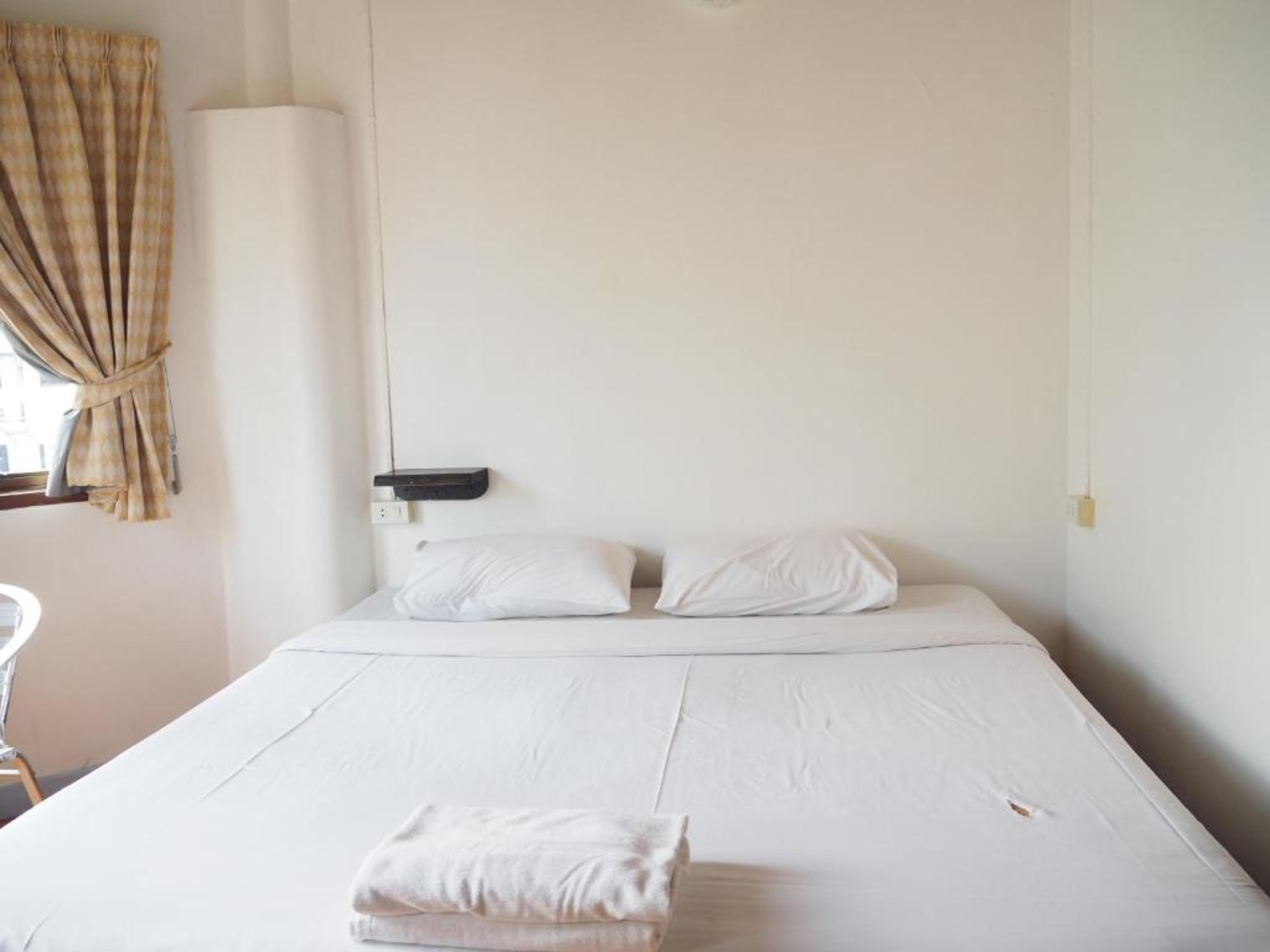 Relax Guesthouse Patong Exterior photo