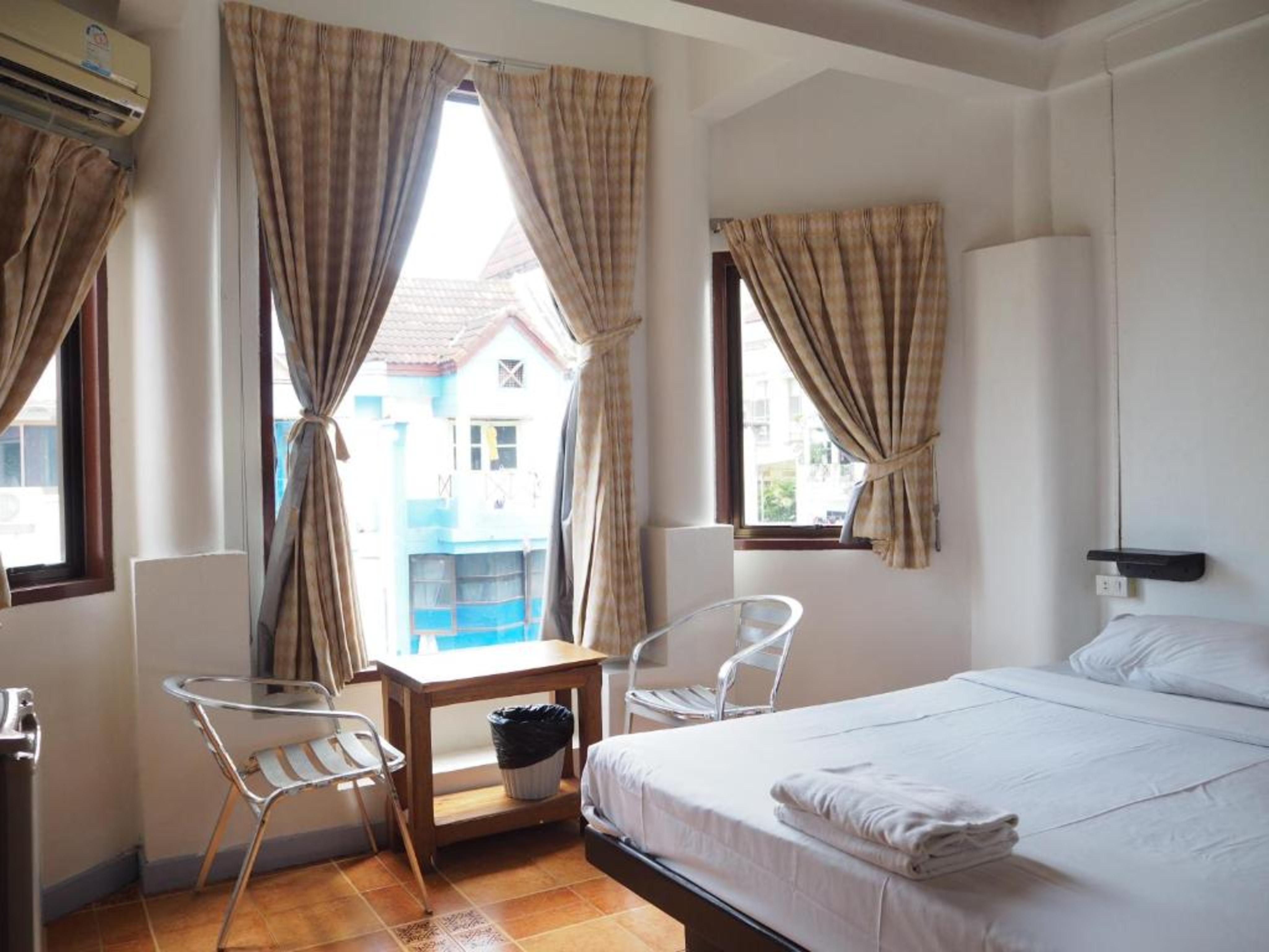 Relax Guesthouse Patong Exterior photo