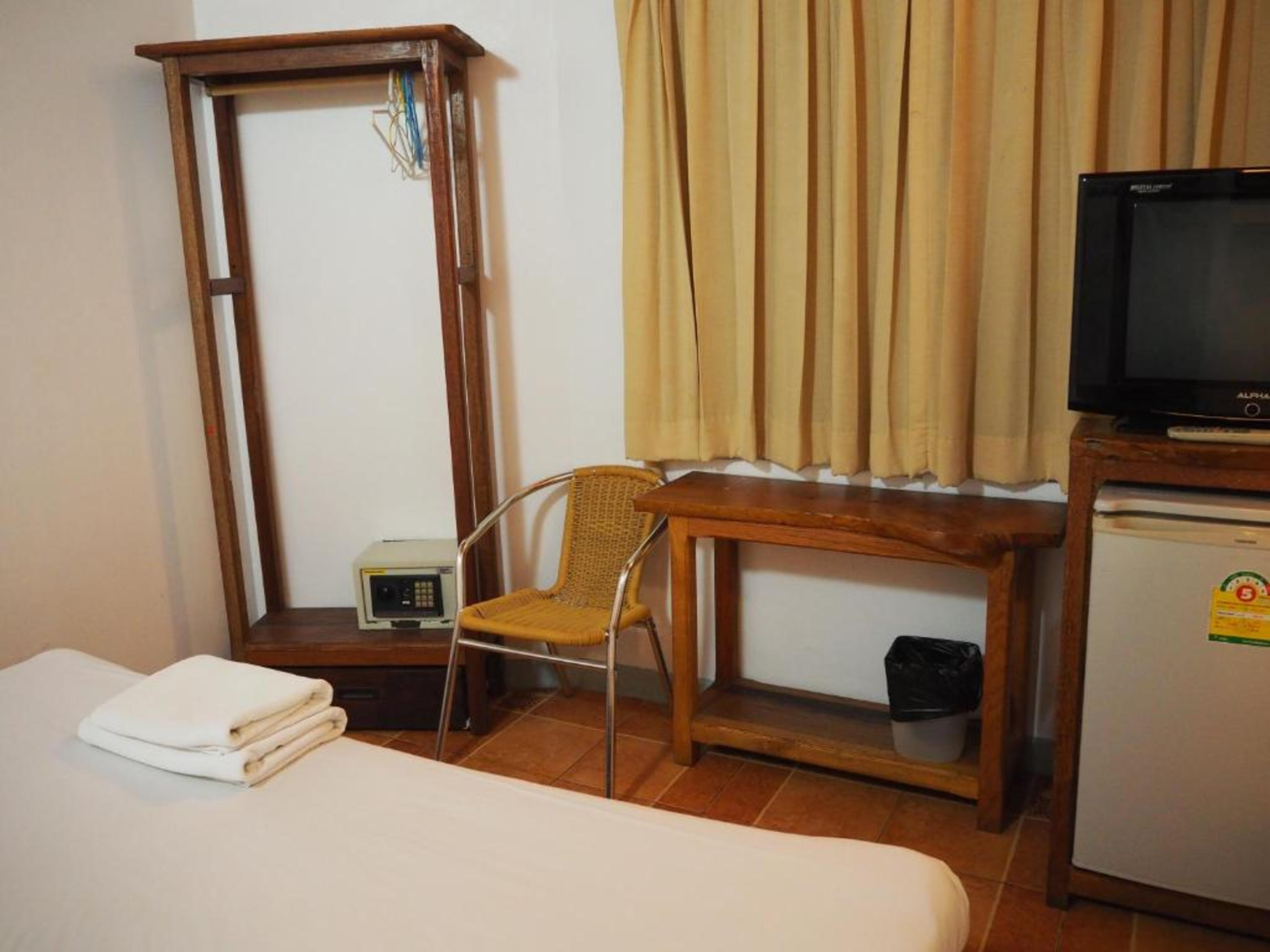 Relax Guesthouse Patong Exterior photo