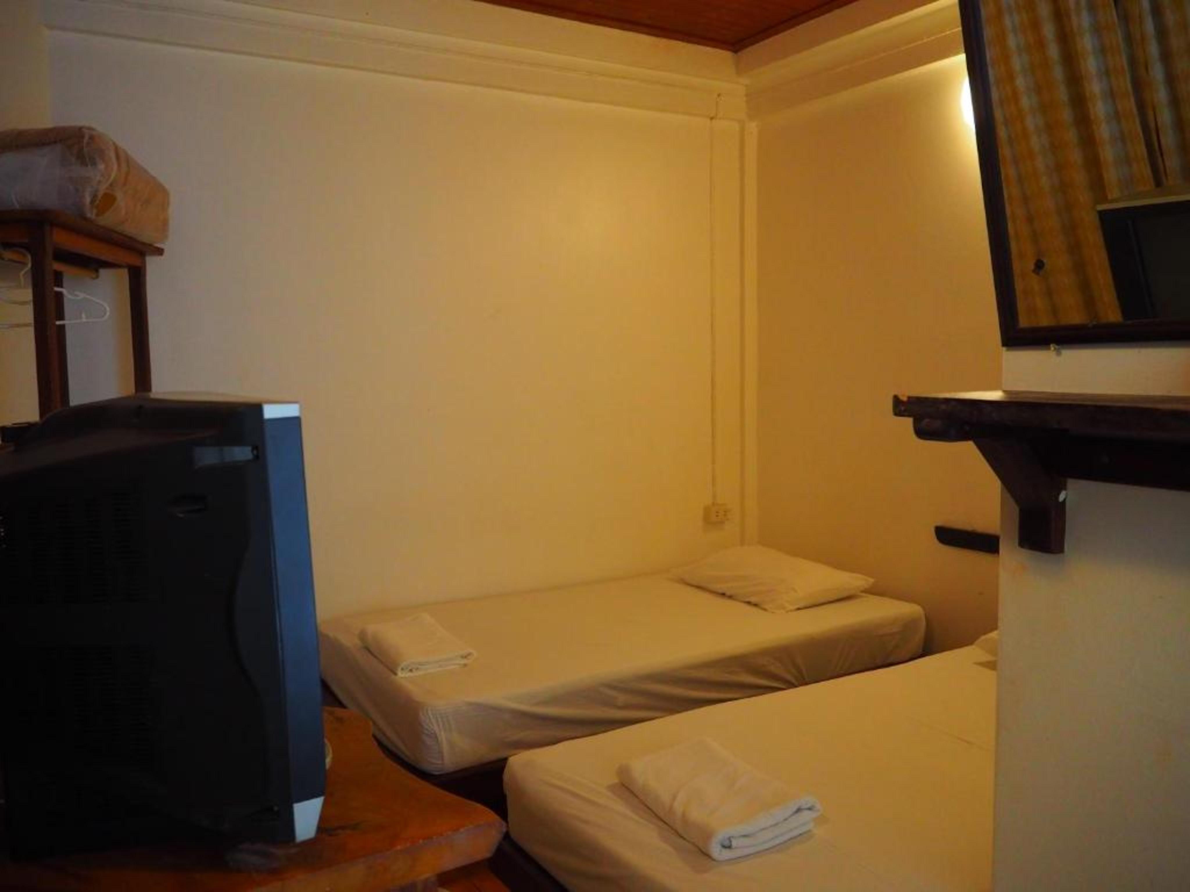 Relax Guesthouse Patong Exterior photo