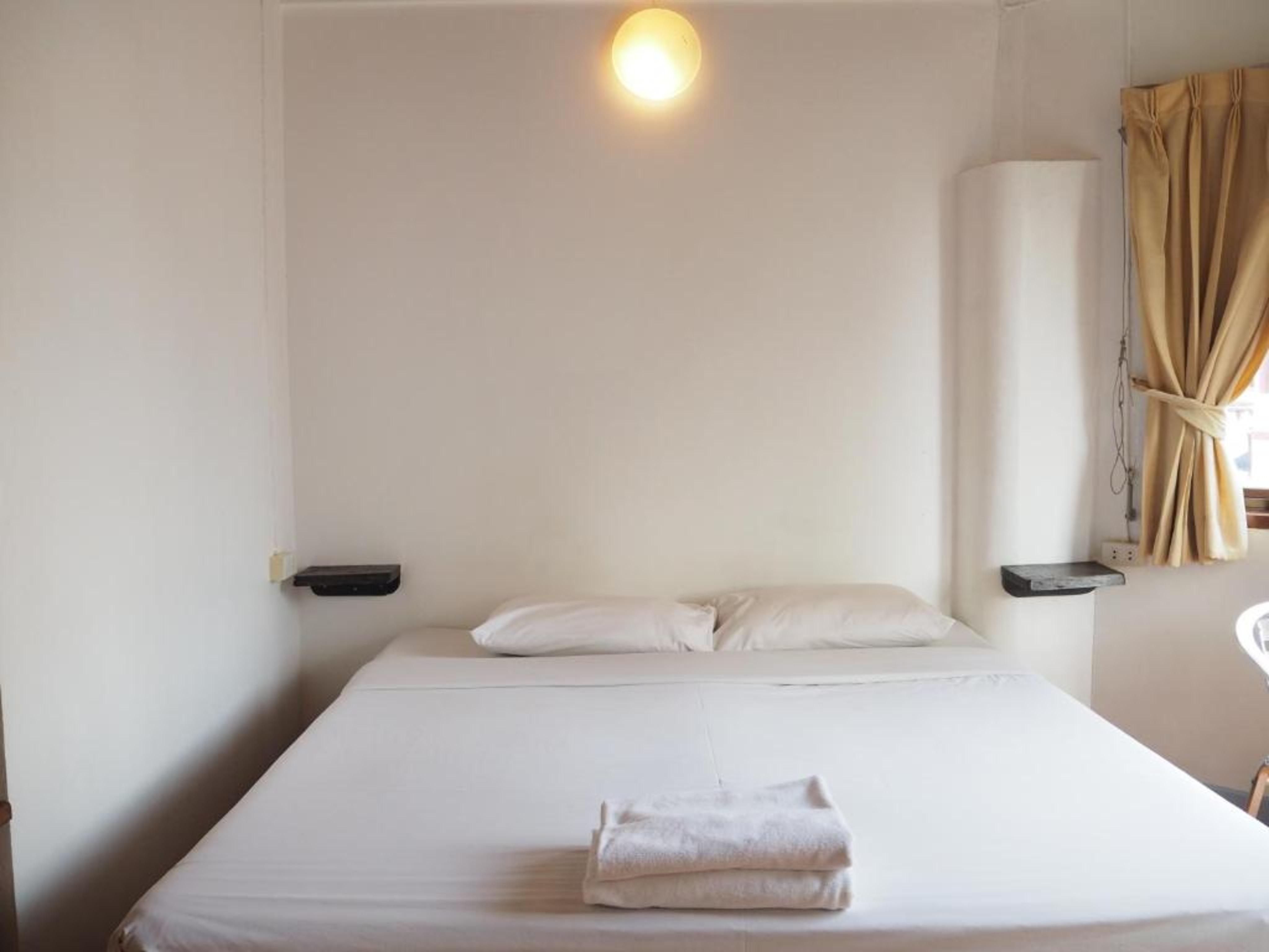 Relax Guesthouse Patong Exterior photo