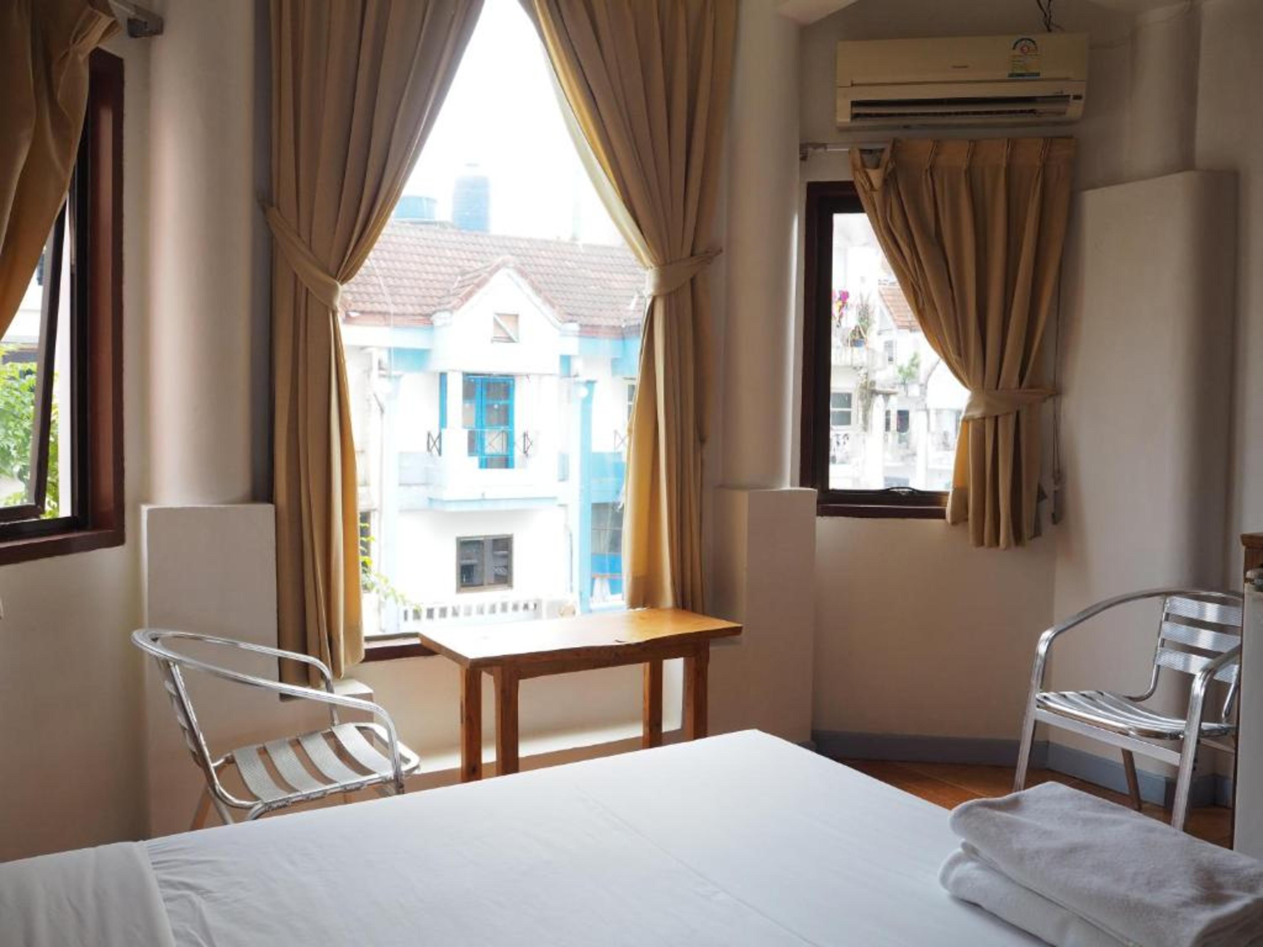 Relax Guesthouse Patong Exterior photo