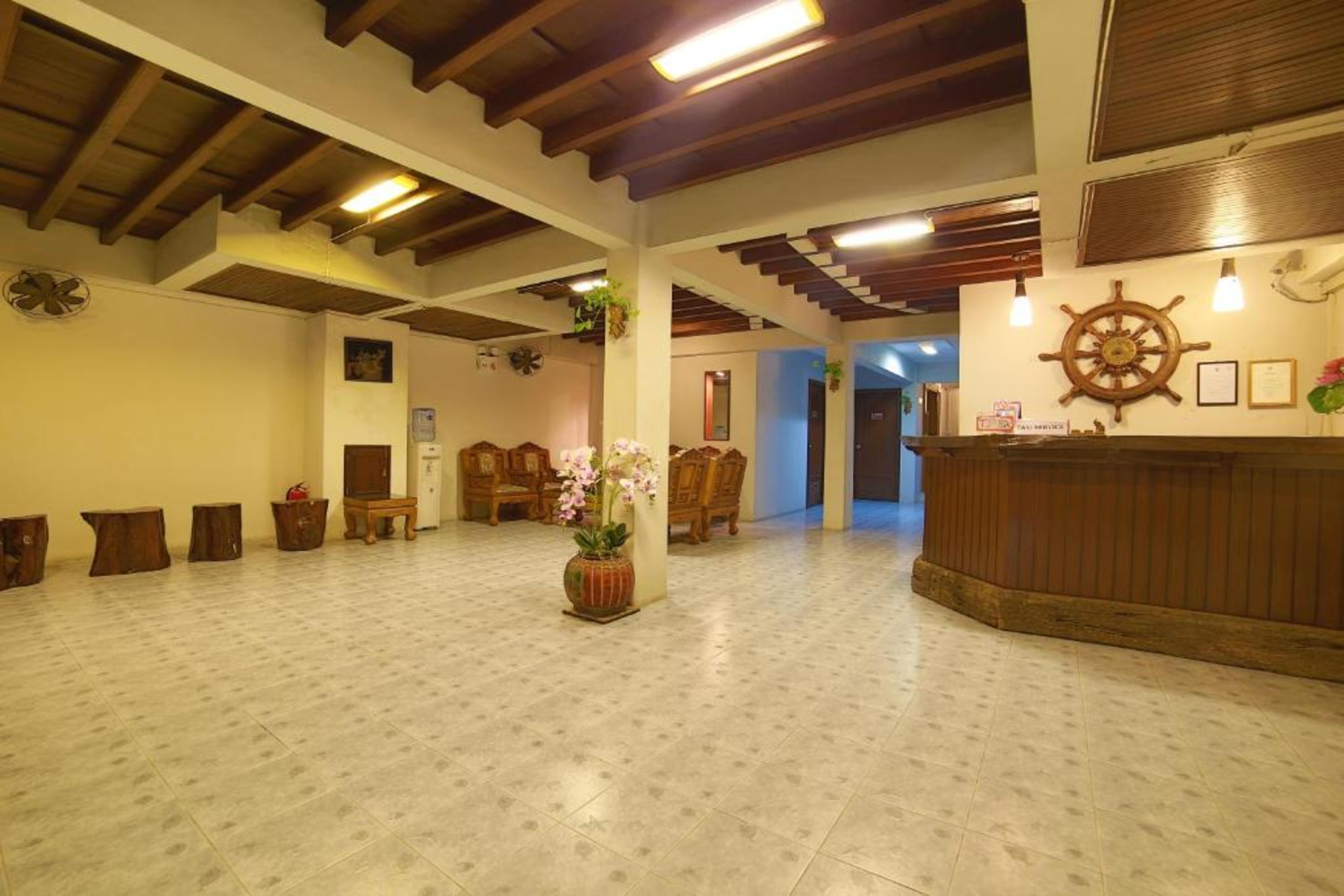 Relax Guesthouse Patong Exterior photo