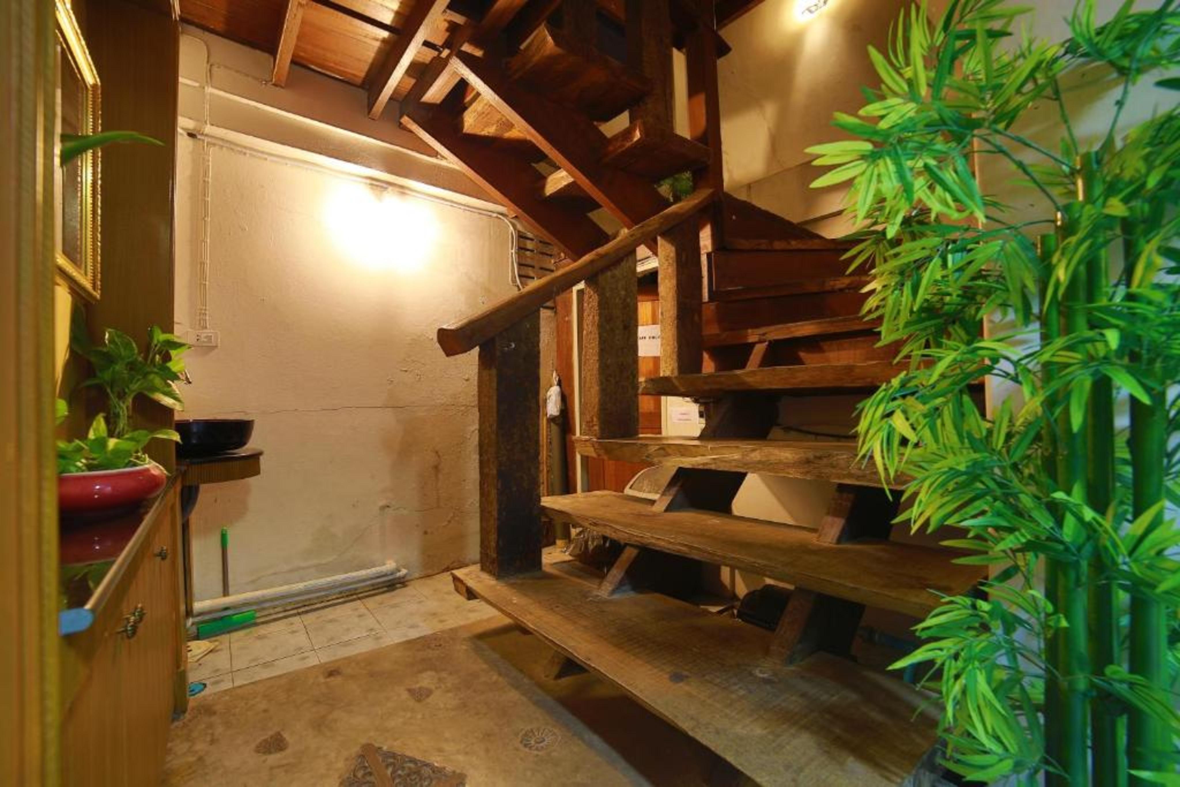 Relax Guesthouse Patong Exterior photo