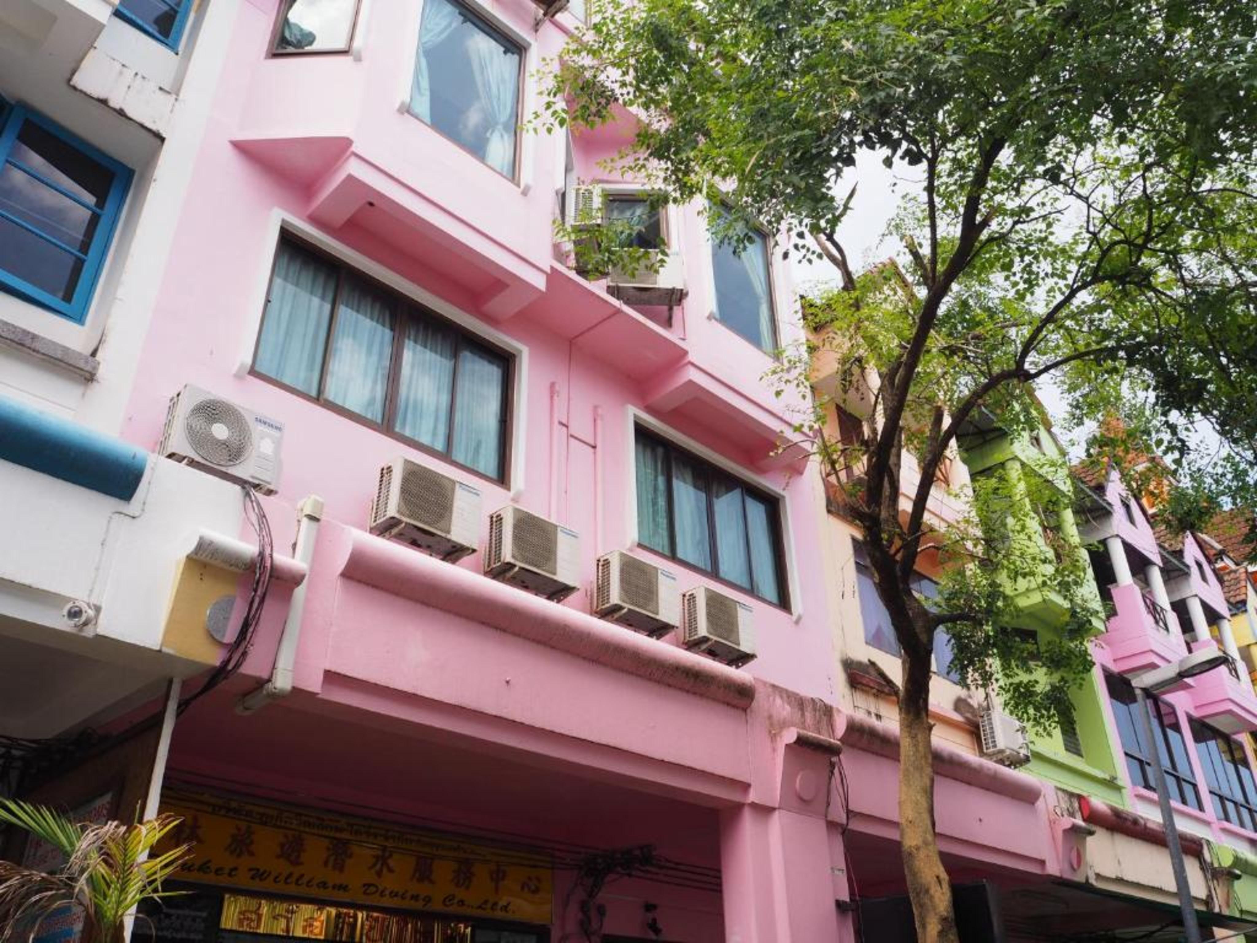 Relax Guesthouse Patong Exterior photo